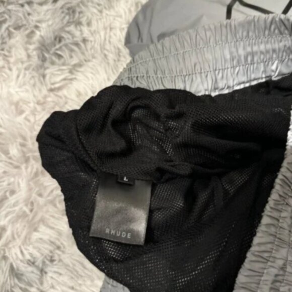 Rhude Silver Reflective Athletic Shorts Size Large - Picture 3 of 3